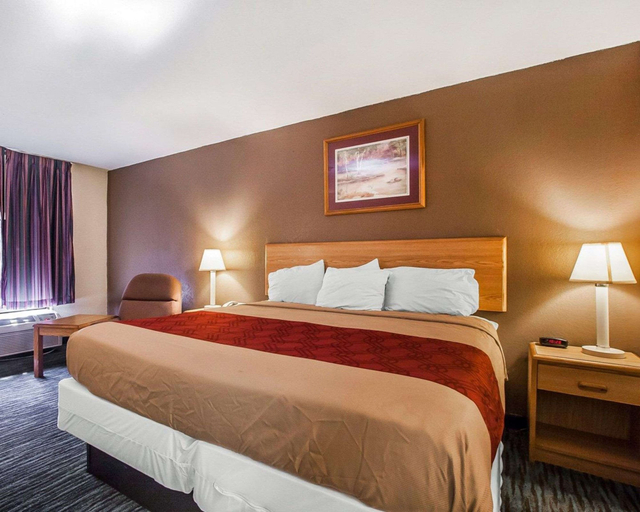 Bedroom 3, Econo Lodge Inn & Suites Jackson Northwest, Madison