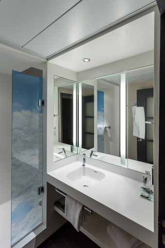 Bathroom 5, Hotel de Bourbon - Mercure Bourges, Cher