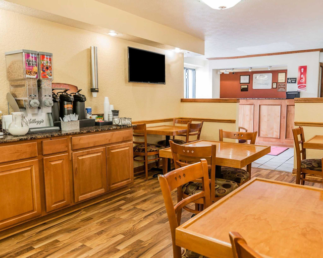 Food & Drinks 5, Econo Lodge Cloverdale, Putnam