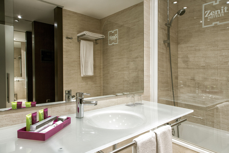 Bathroom 4, Hotel Zenit Pamplona, Navarra