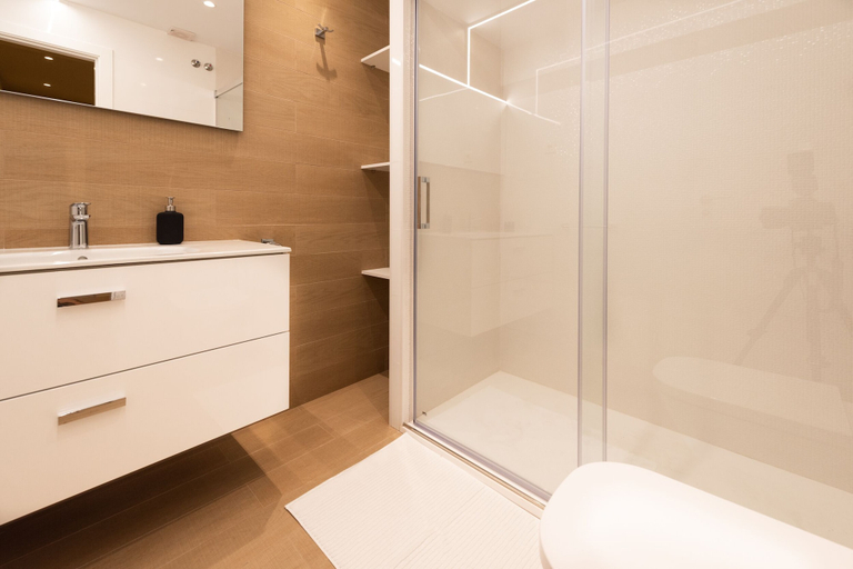 Bathroom 4, Continental Suit Sky, Málaga