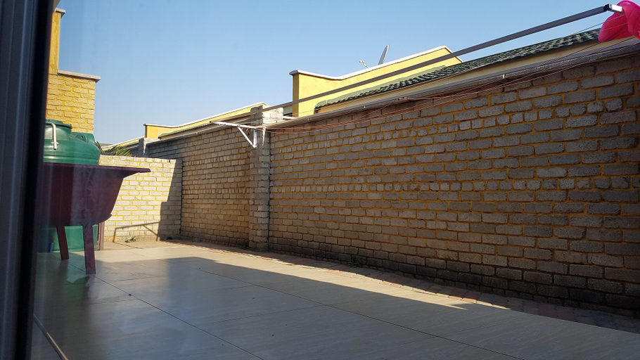 Exterior & Views, Lolos Exquisite Two Bedroom Apartment, Harare