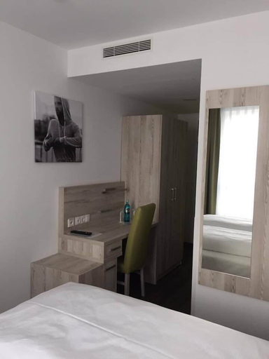 Bedroom 2, NOVINA Sleep Inn Herzogenaurach, Erlangen-Höchstadt