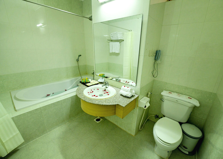 Bathroom 4, Hotel Queen Mandalay, Mandalay