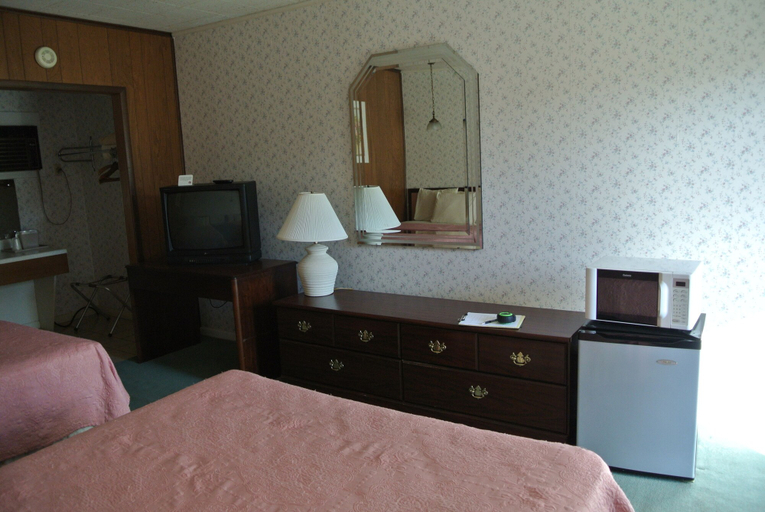 Bedroom 4, RoseWood Inn, Swain