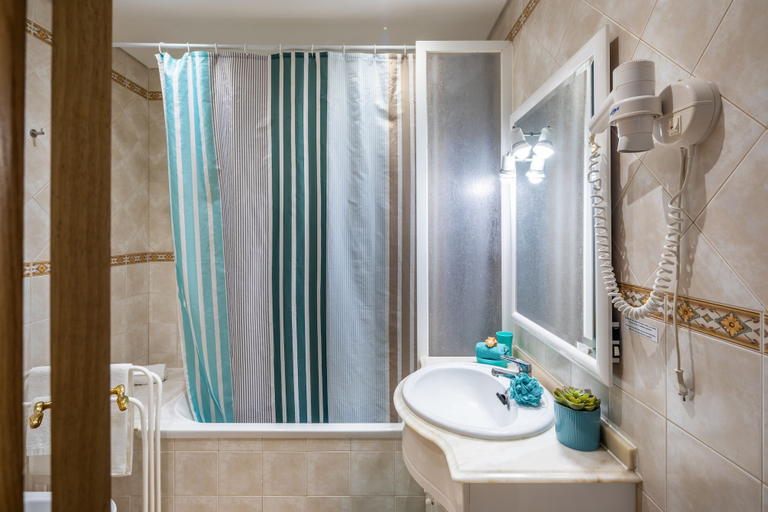Bathroom 5, Monte dos Avós Apartamentos, Albufeira, Albufeira