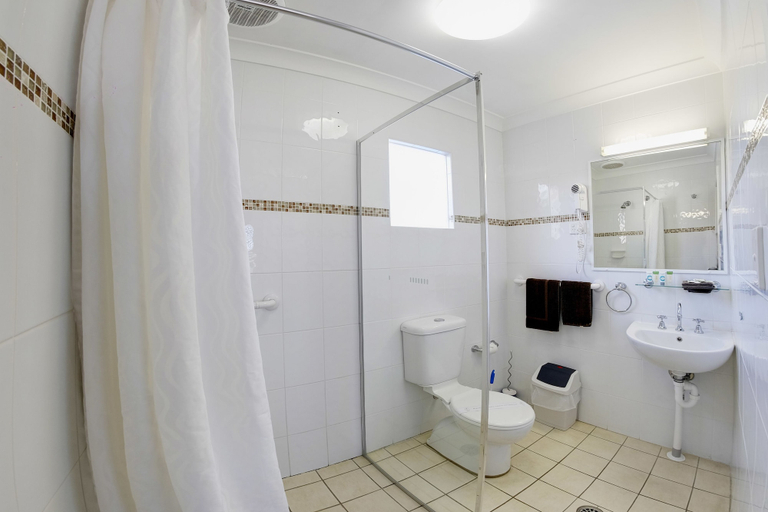 Bathroom 4, Bali Hi Motel, Great Lakes