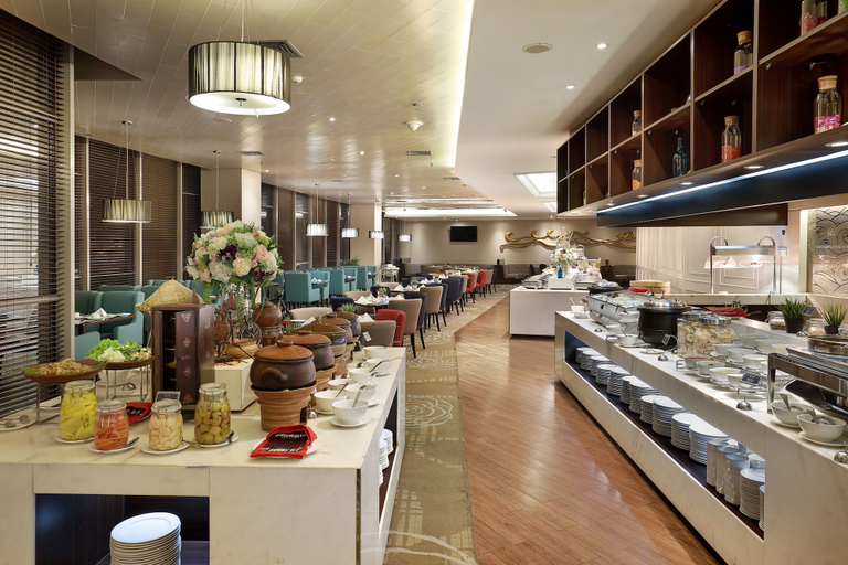 Swiss-Belhotel Airport Jakarta - Food & Drinks
