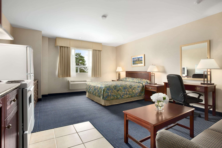 Bedroom 4, Travelodge by Wyndham Trenton, Hastings