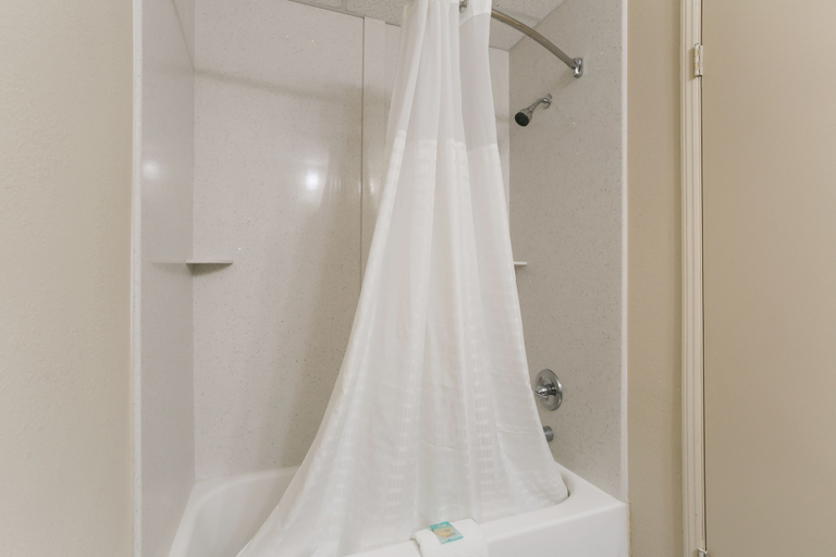 Bathroom 4, Eisenhower Hotel & Conference Center, Adams