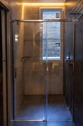 Others 5, Hostal El Carmen, Madrid