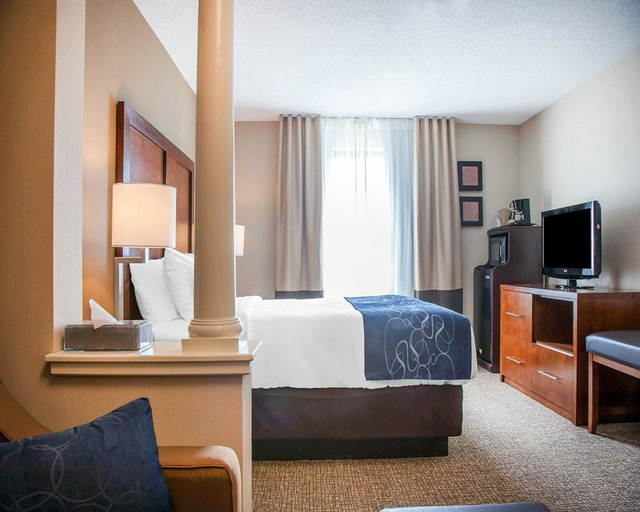 Bedroom 2, Comfort Suites West Warwick - Providence, Kent