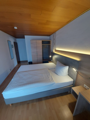 Bedroom 3, Landgasthaus Hubertusklause, Westerwaldkreis