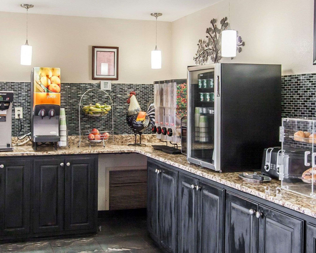 Food & Drinks 5, Econo Lodge Inn & Suites Jackson Northwest, Madison