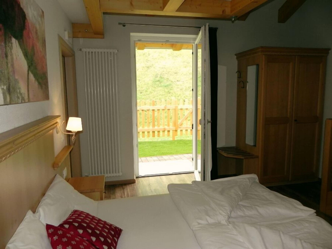 Bedroom 2, Agritur Sole Levante, Trento