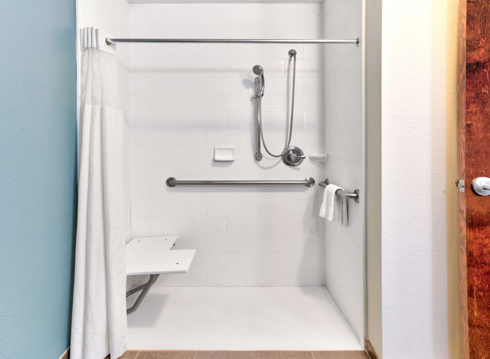Bathroom 4, Wingate by Wyndham Longview North, Gregg