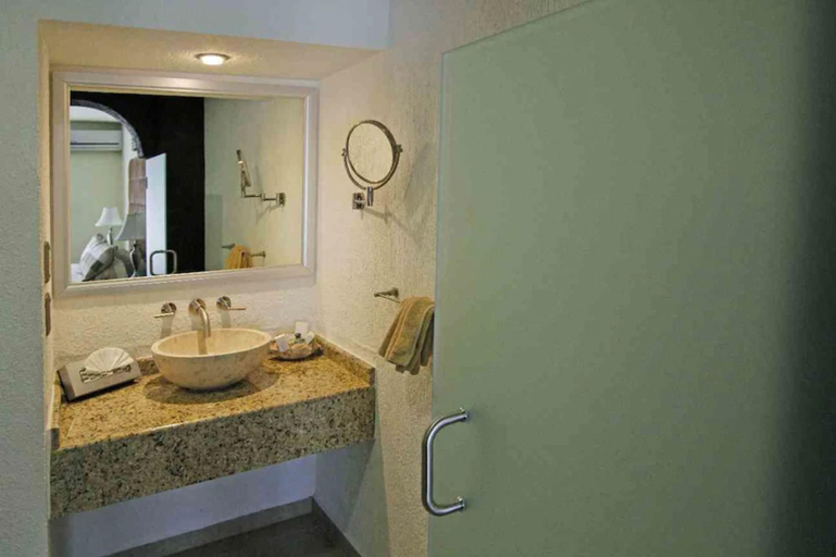 Bathroom 4, Gran Plaza Hotel & Convention Center, Guanajuato