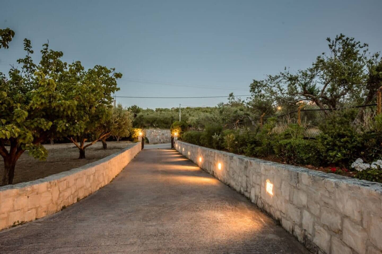Others 5, Casa di Pietra Elia, Crete