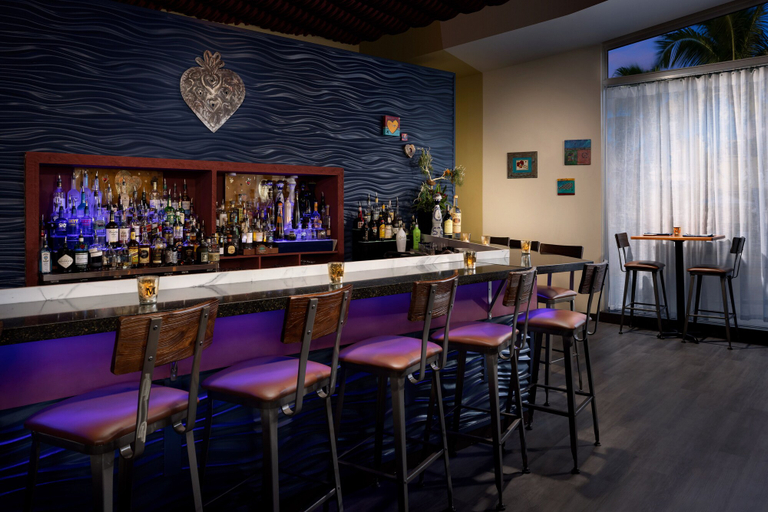 Food & Drinks 5, Santa Maria Suites, Monroe