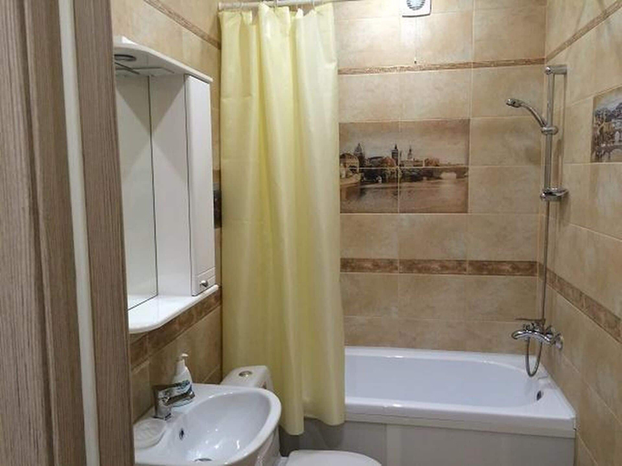 Bathroom 4, Apartment on Geologorazvedchikov 44a, Tyumen'
