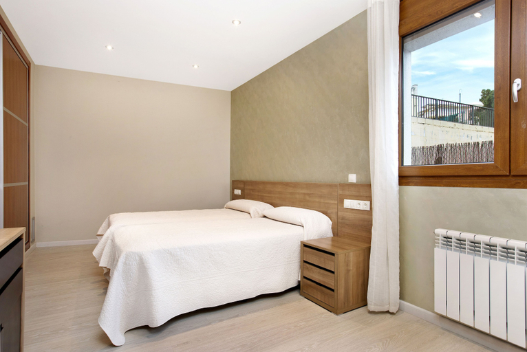 Bedroom 2, Villa Paulina, Girona