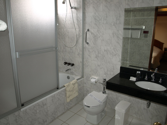 Bathroom 4, Qelqatani Hotel, Puno