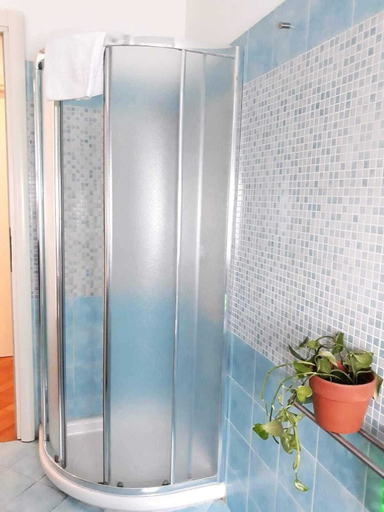Bathroom 5, Porta Maggiore Guest House, Roma