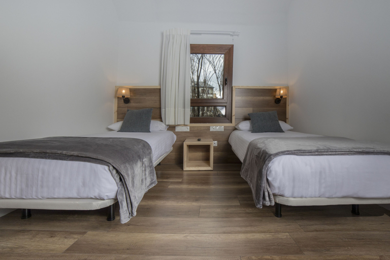 Bedroom 3, Hotel Roca, Girona