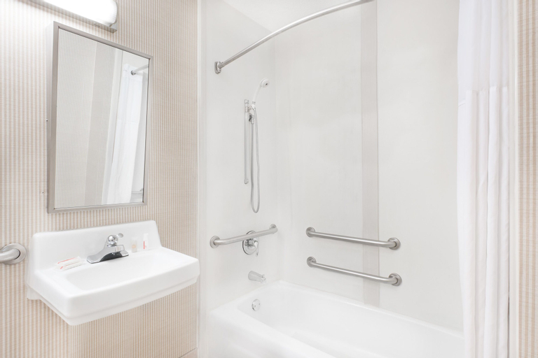 Bedroom 3, Days Inn & Suites by Wyndham York, York
