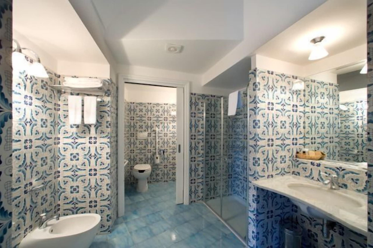 Bathroom 5, Palazzo Marzoli Resort, Salerno