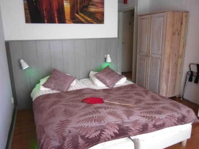 Bedroom 4, Hotel le Provencal, Sluis