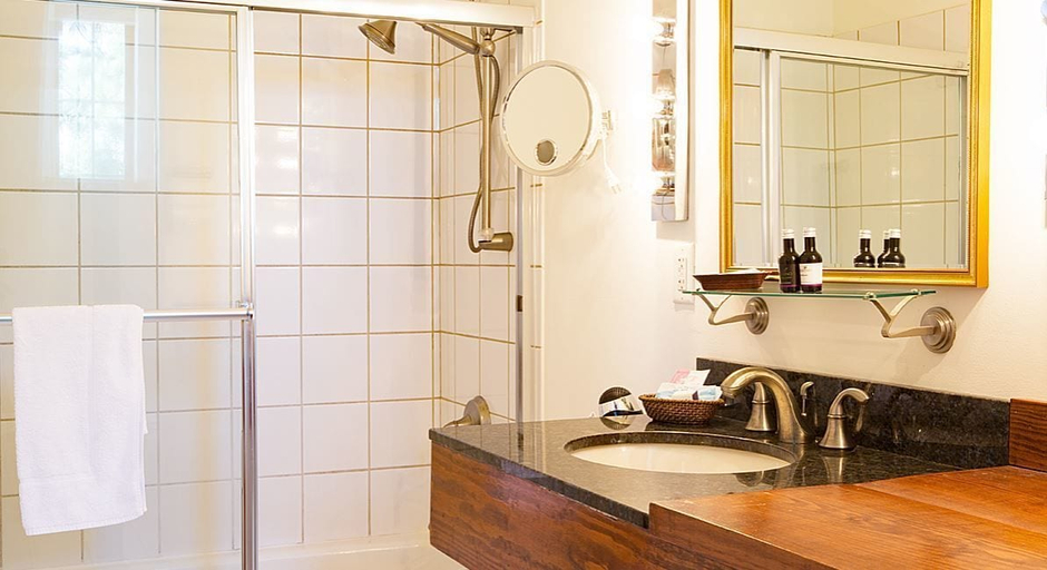 Bathroom 5, Wedmore Place, James City