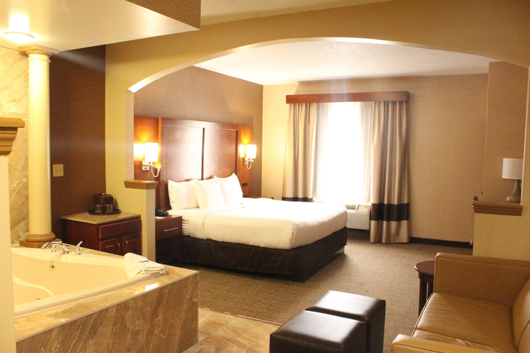 Bedroom 4, Quality Suites NYC Gateway, North Bergen