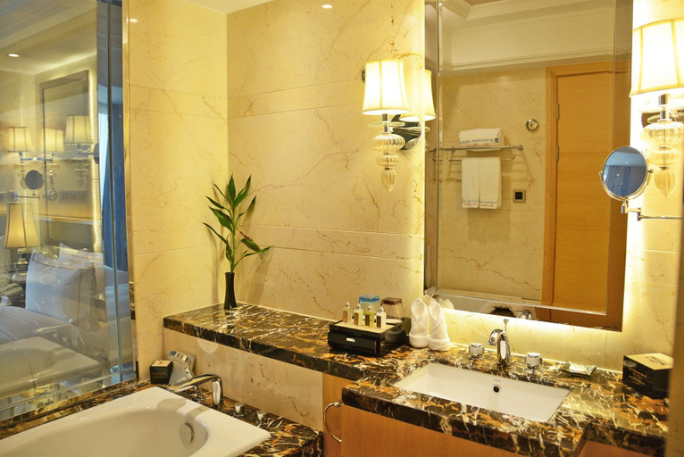 Bathroom 5, Wyndham Grand Plaza Royale Mingfa Zhangzhou, Zhangzhou