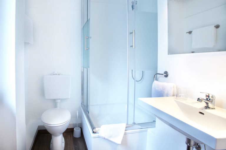 Bathroom 5, Hotel Ostseehalle Kiel by Premiere Classe, Kiel