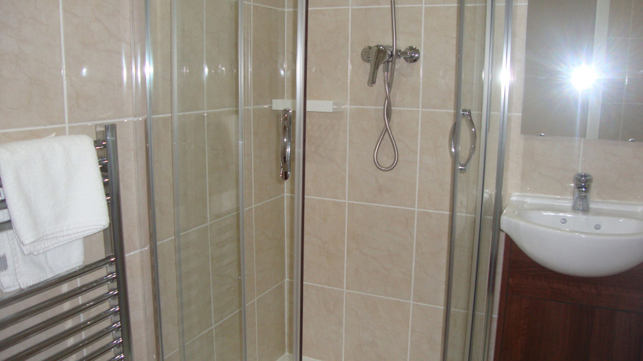 Bathroom 4, Gainsborough Lodge, Surrey