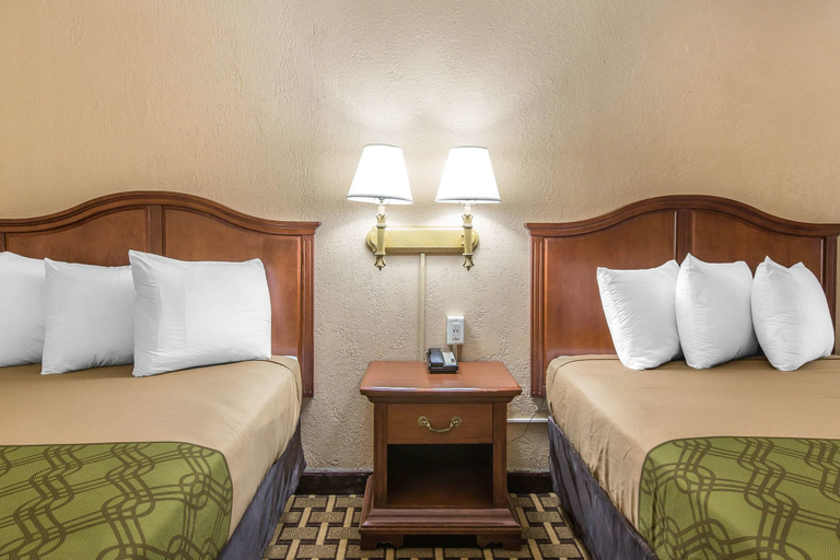 Bedroom 3, Econo Lodge Savannah Midtown, Chatham