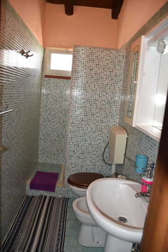 Bathroom 3, Il vecchio frantoio, Syracuse