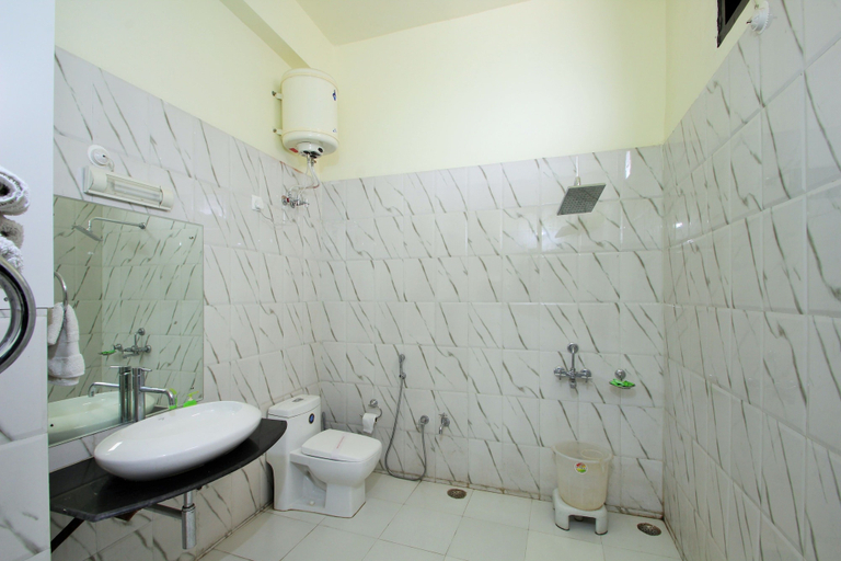 Bathroom 3, Hotel Shivalik - Best Himalaya View Hotel In Almora', Almora