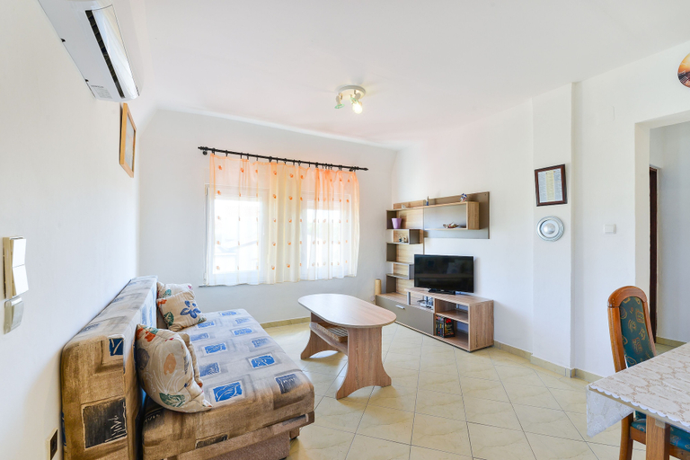 Others 5, Apartment Radicevic, Vir
