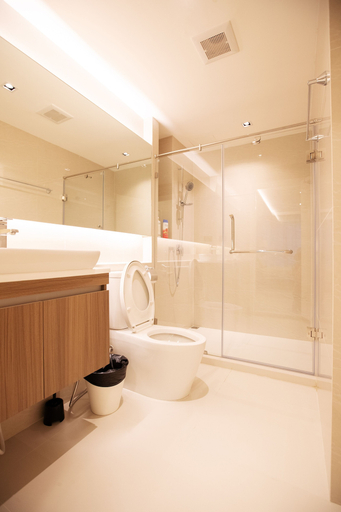 Bathroom, Near BTS Thonglor, Cozy and Comfortable Condo bkvtara11, Khlong Toey