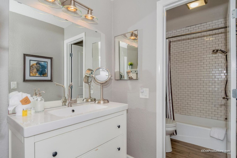 Bathroom, Ocean Breeze Retreat, San Diego