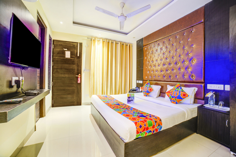 Bedroom 3, FabHotel Diamond, Panchkula