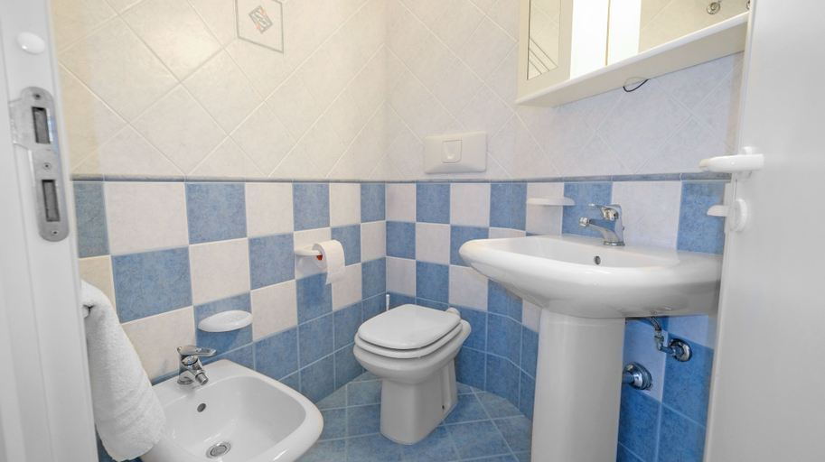 Bathroom 3, Villa Opunzie Torre Vado, Lecce