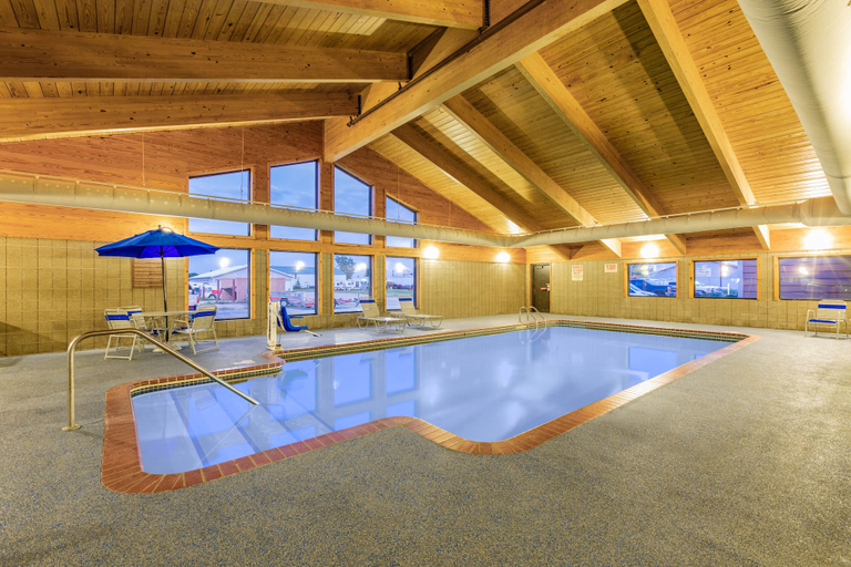 Sport & Beauty 5, AmericInn by Wyndham Marshall, Lyon