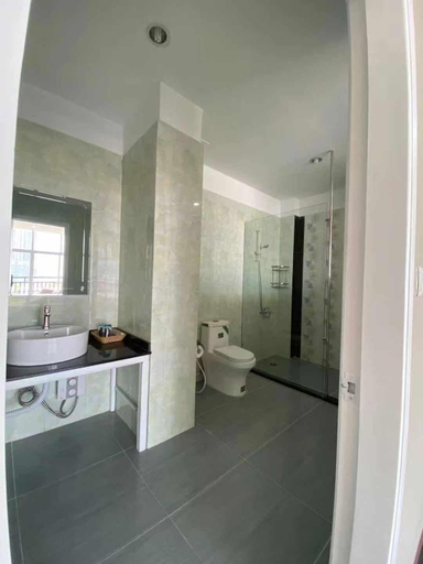 Bathroom, LH Residence, Phnom Penh