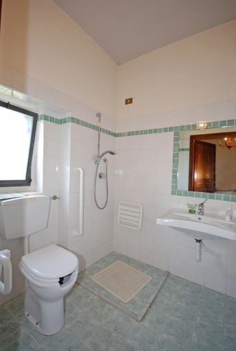 Bathroom 5, Trebbiolo, Florence