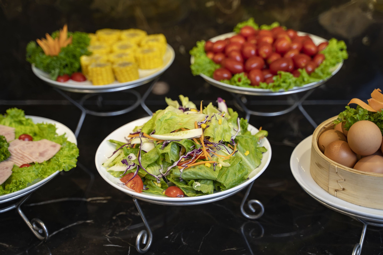 Food & Drinks 9