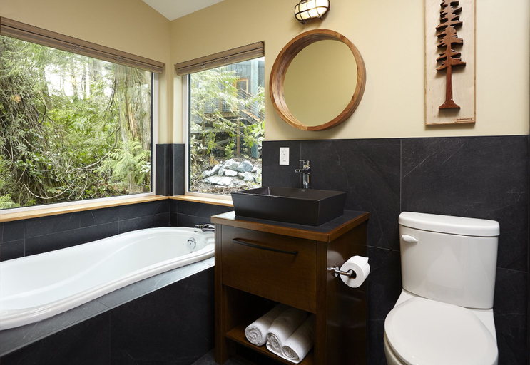 Bathroom 4, Middle Beach Lodge, Alberni-Clayoquot