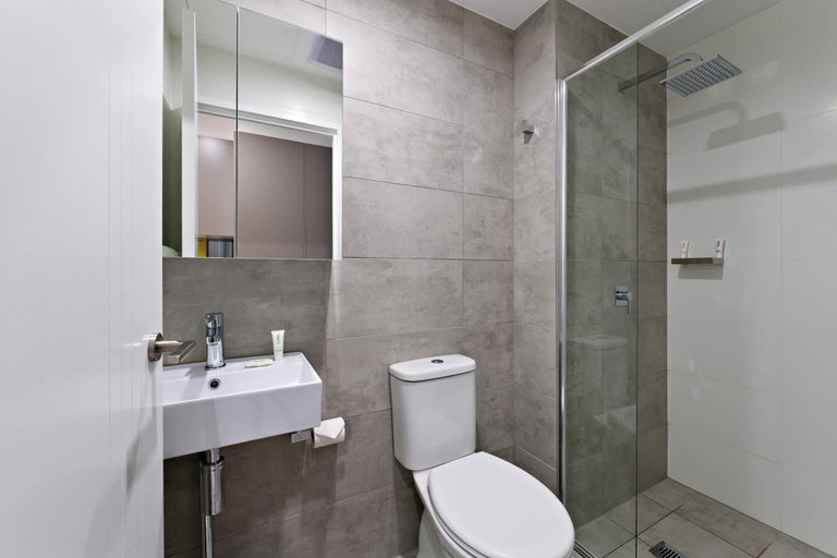 Bathroom 5, Valuesuites Penrith, Penrith - West